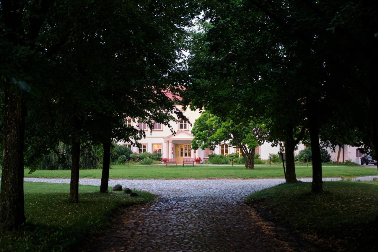 Relais & Chateaux Gutshaus Stolpe Hotel Stolpe an der Peene ภายนอก รูปภาพ